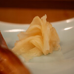 Tsukiji Magoemon - ガリ
                      やや甘みがあって酸味が軽く残る味わい。
