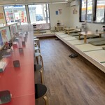 ラーメン もっけだの - カウンター席、小上がり席