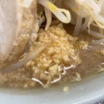 ラーメン もっけだの - ラーメン普通ニンニクヤサイマシマシ+味玉のニンニク