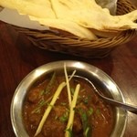 アーンドラ・キッチン - 唐辛子マトン、ナン