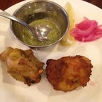 アーンドラ・キッチン - タンドゥールセットのチキンティッカとムルグマライ