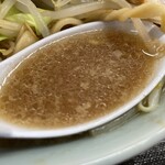 ラーメン もっけだの - ラーメン普通ニンニクヤサイマシマシ+味玉のスープ