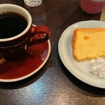 どるず珈琲店 - シフォンケーキとおかわりコーヒー。