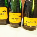 トゥ・ラ・ジョア - 本日のシャンパンはドラピエ（エチケットの年号をご覧ください）