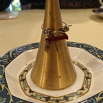 トゥ・ラ・ジョア - 呼び鈴にかけられたアクセサリーが可愛いです