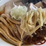 中華そば処 琴平荘 - 『メンマ中華そばおまかせ』の麺