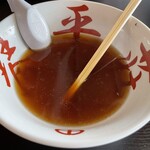 中華そば処 琴平荘 - 『メンマ中華そばおまかせ』のスープ