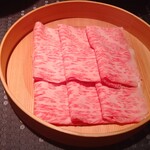 瀬里奈 - 北海道産の特選牛サーロインのしゃぶしゃぶ肉・その２です。横向きを撮影してみました。