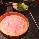 瀬里奈 - 北海道産の特選牛サーロインのしゃぶしゃぶ肉と、お野菜の２ショットです。