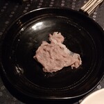 瀬里奈 - しゃぶしゃぶのスープで調理した特選牛サーロイン・その１です。