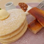 Pancakecafe marigold - プレーンパンケーキ  バナナブリュレを添えて