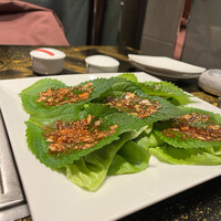 游玄亭 西麻布本館 - サンチュ？的な葉っぱ
