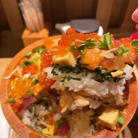 柳橋きたろう場内 - 海鮮ばらちらし 2200円
                    お椀付き