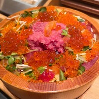 柳橋きたろう場内 - 海鮮ばらちらし 2200円
                    お椀付き