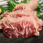 三代目網元 魚鮮水産 - 天然マグロの希少部位2種盛り499円のほほ肉