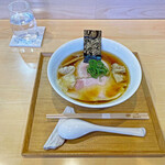 飯田商店 - 「わんたん入りしょうゆらぁ麺」¥1,580