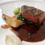 シェ・コーベ - 牛肉とマデラ酒のソース
