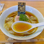 らぁ麺 飯田商店 - とてもまろやかでバランスされた旨味が印象的なスープ