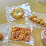 夢乃ブランジェ - 左上:ふんわりチーズ、右上:エピ