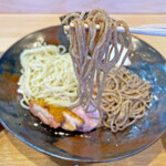 飯田商店 - 日本蕎麦の様な麺