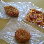 夢乃ブランジェ - 左上:ピロシキ、右上:ピザ、下:カレーパン