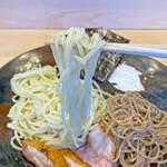 飯田商店 - 平打ちの中細麺