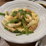 金町製麺 - 芹と竹輪の卵とじ　400円