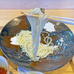 らぁ麺 飯田商店 - 昆布水の様に、糸を引いています