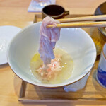 飯田商店 - 極薄チャーシューに動物系と魚介系の旨味が合わさり、未体験の味