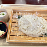 Sumire - で、これを頂きました。
                      氷結うどん 682円、とろろ110円