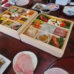 豪華なおせちで新年の幕開け！