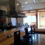 季節料理 わかめ - 綺麗に手入れされた店内