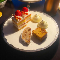 ザ タヴァン グリル＆ラウンジ - 