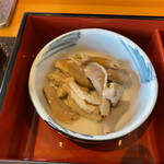 Yamakuma - 煮ホルモン
      泡盛でアクを取り、塩とスパイスであっさり味付けしてあります。これ、いけます！