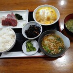 Yakitori Ebisu - 刺し身とカツ煮とカブそぼろ餡定食