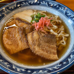 Yamakuma - 沖縄そばはスープからお母さんの手作り。出汁は鰹です。