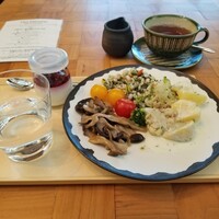 ザ タヴァン グリル＆ラウンジ - 