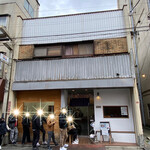 純手打ち だるま - 店舗入り口には『ただ、町の普通のラーメン店でありたい』という店主の思いが貼り紙に書かれてある。