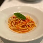 イル ルポーネ - フレッシュトマトとバジリコのスパゲッティ