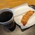 スターバックスコーヒー - 料理写真:ドリップコーヒのTallサイズ、あらびきソーセージパイ