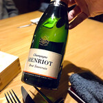 KOTARO Hasegawa DOWNTOWN CUISINE - ◉ ペアリングのスパークリングをHENRIOTのブリュット スーヴェラン のハーフボトルに変更しました。　
                        Chardonnay / Pinot noir / Pinot meunier