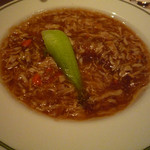 中国飯店 富麗華 - 上海蟹味噌かけフカヒレの姿煮