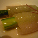 中国飯店 富麗華 - 絹傘茸とアスパラの高湯ソース