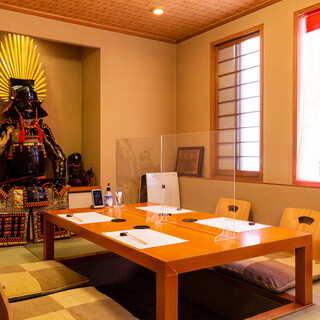 有日式坐席請在安靜的空間內舒適地享用美食。
