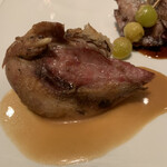 ル・マノアール・ダスティン - 胸肉部分は玉葱のソース