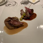 ル・マノアール・ダスティン - 左が胸肉部分、右が腿肉、ササミ