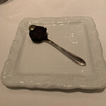 ル・マノアール・ダスティン - アミューズの定番　ブータンノワール　鹿の血バージョン