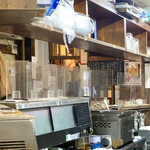 居酒屋　葉牡丹 - カウンター越しの1F奥。