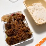 惣菜・弁当・もち　おうみ - 下の段がご飯になってます