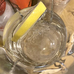 居酒屋　葉牡丹 - 意外や意外、丸氷。